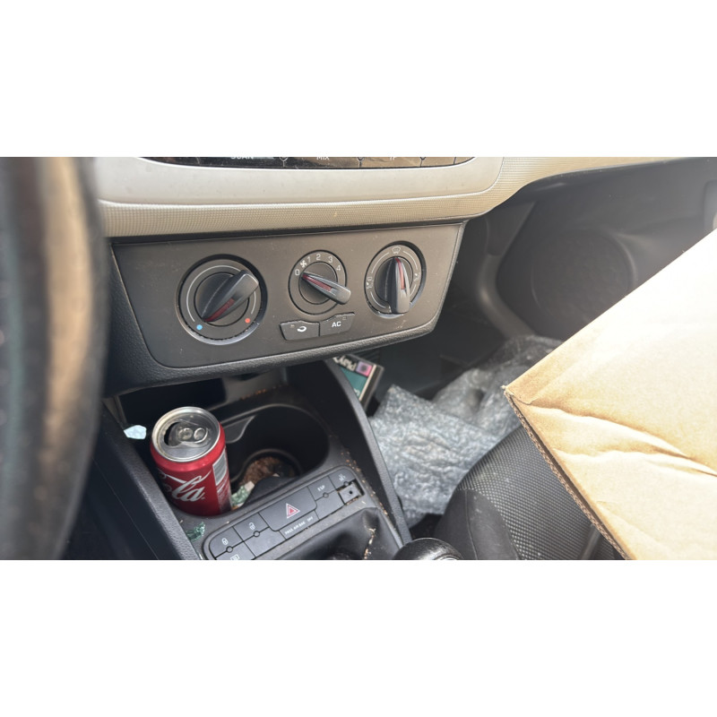 Bouton de coffre SEAT IBIZA 4 Photo n°19