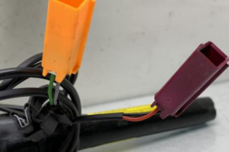Pretensionneur de ceinture avant droit FORD FOCUS 2
