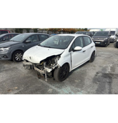 Feu arriere stop central PEUGEOT 208 1