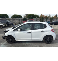 Feu arriere stop central PEUGEOT 208 1