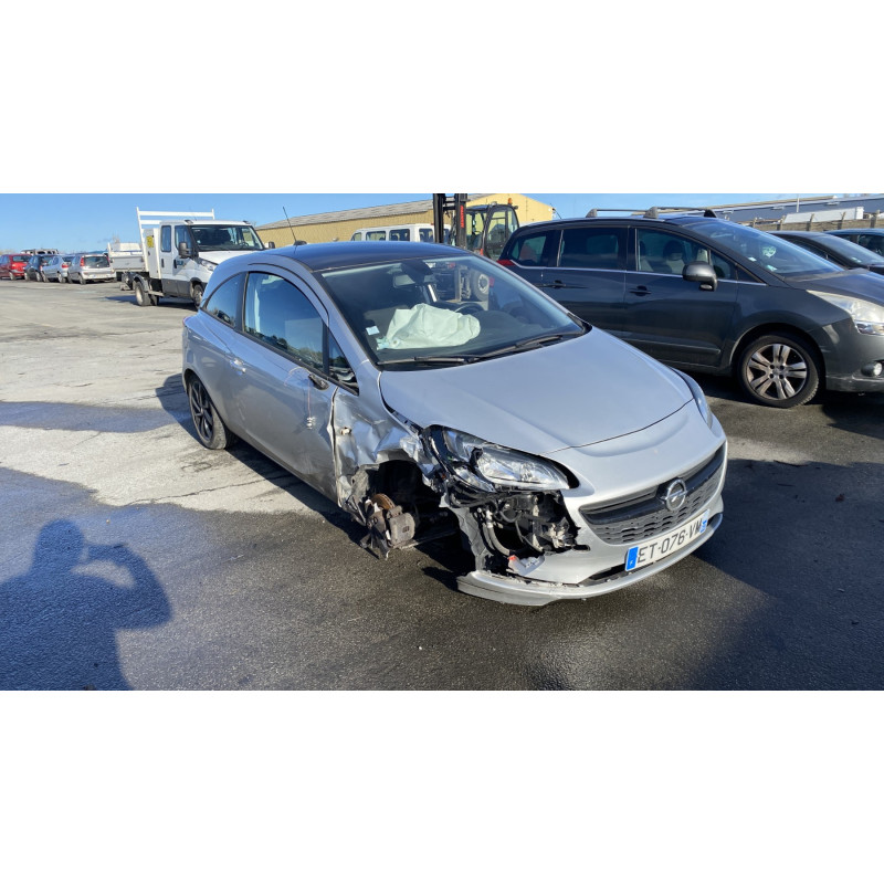 Feu arriere stop central OPEL CORSA E Photo n°6