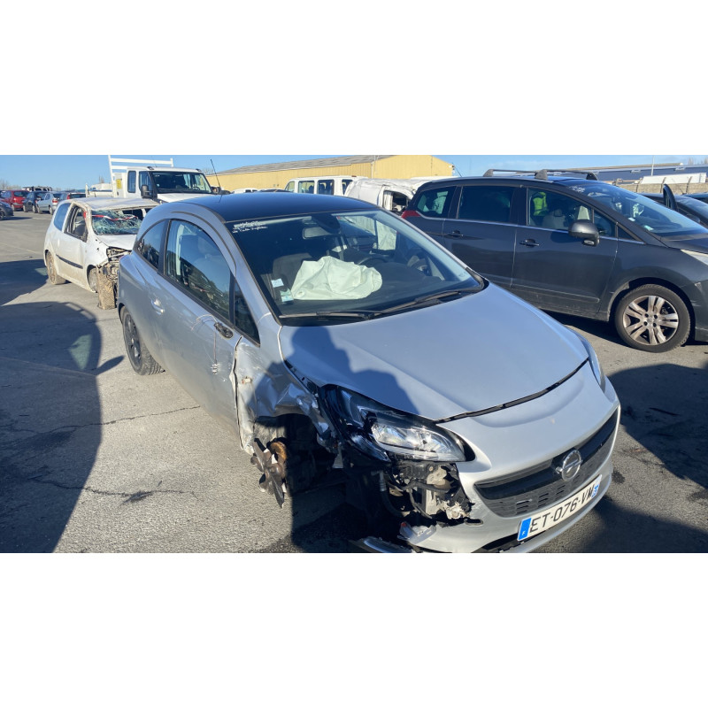 Feu arriere stop central OPEL CORSA E Photo n°17