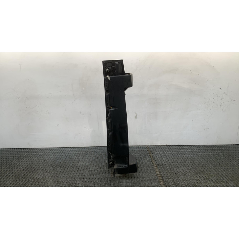 Enjoliveur de feu arriere droit RENAULT TRAFIC 3 COURT Photo n°4