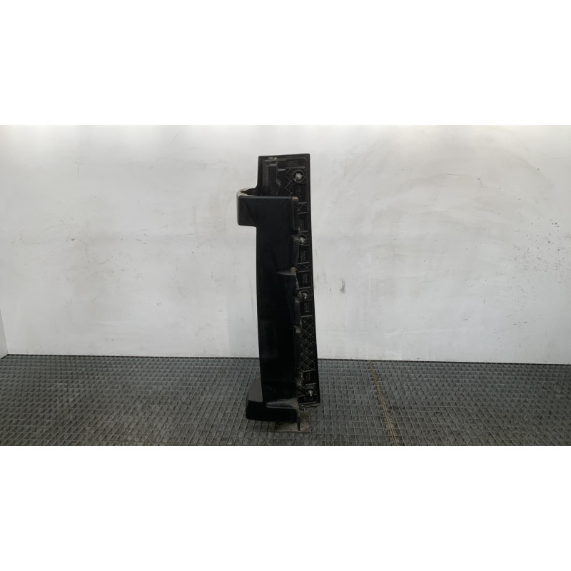 Enjoliveur de feu arriere gauche RENAULT TRAFIC 3 COURT Photo n°1
