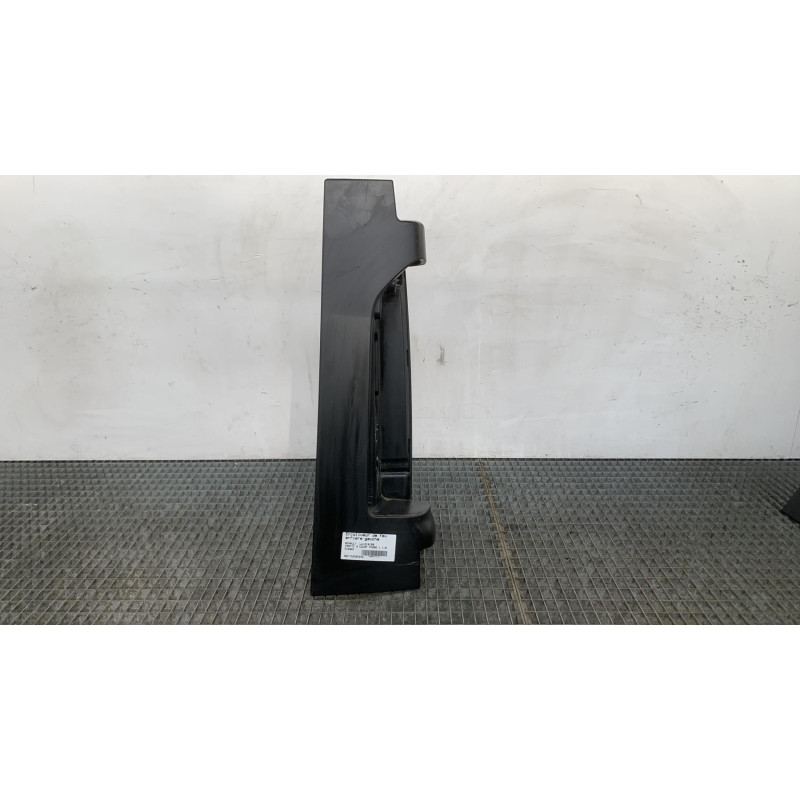 Enjoliveur de feu arriere gauche RENAULT TRAFIC 3 COURT Photo n°2