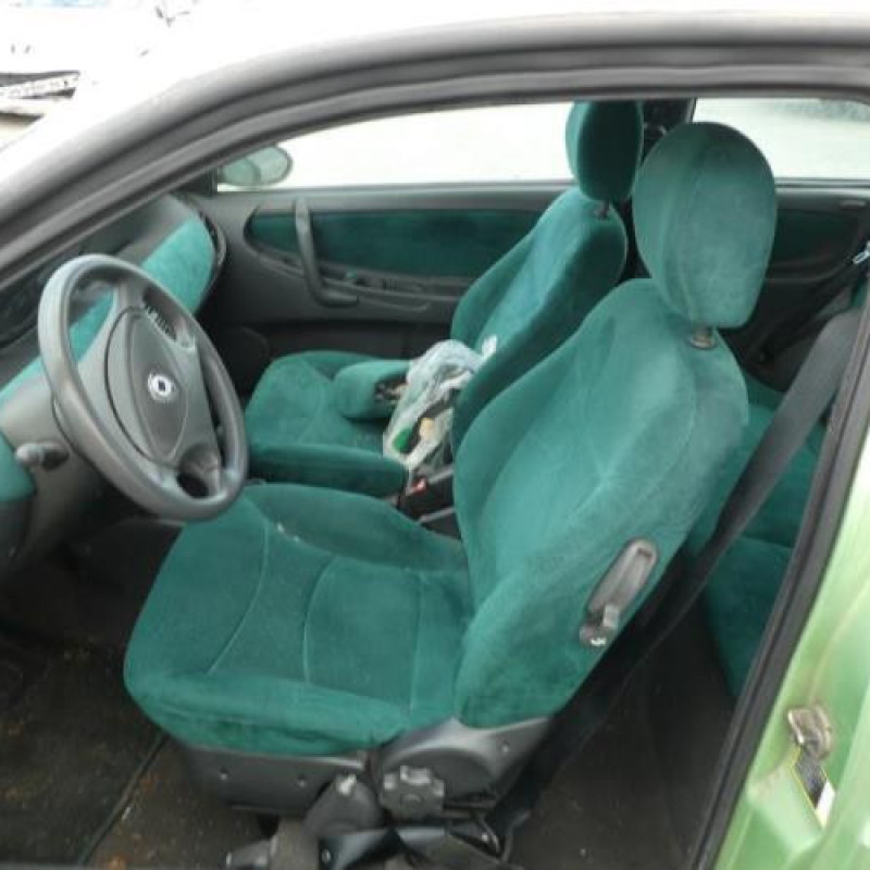 Pare choc avant LANCIA YPSILON 3 Photo n°11