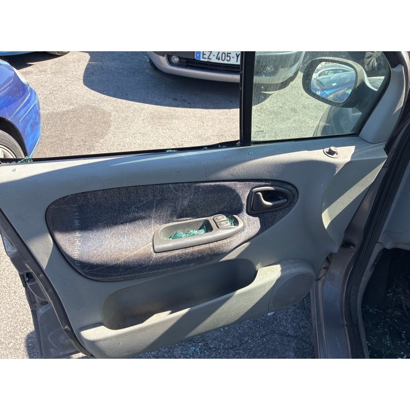 Feu arriere principal gauche (feux) RENAULT SCENIC 1 Photo n°12
