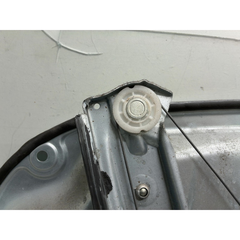 Leve vitre electrique avant droit KIA CEE-D 1 Photo n°8