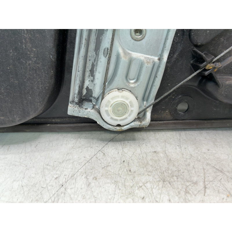 Leve vitre electrique avant gauche HYUNDAI I 30 2 Photo n°9