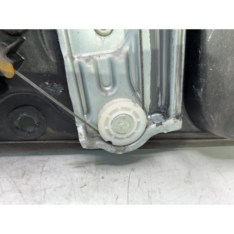 Leve vitre electrique avant droit HYUNDAI I 30 2 Photo n°9