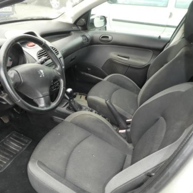 Pretensionneur de ceinture avant droit PEUGEOT 206 Photo n°8