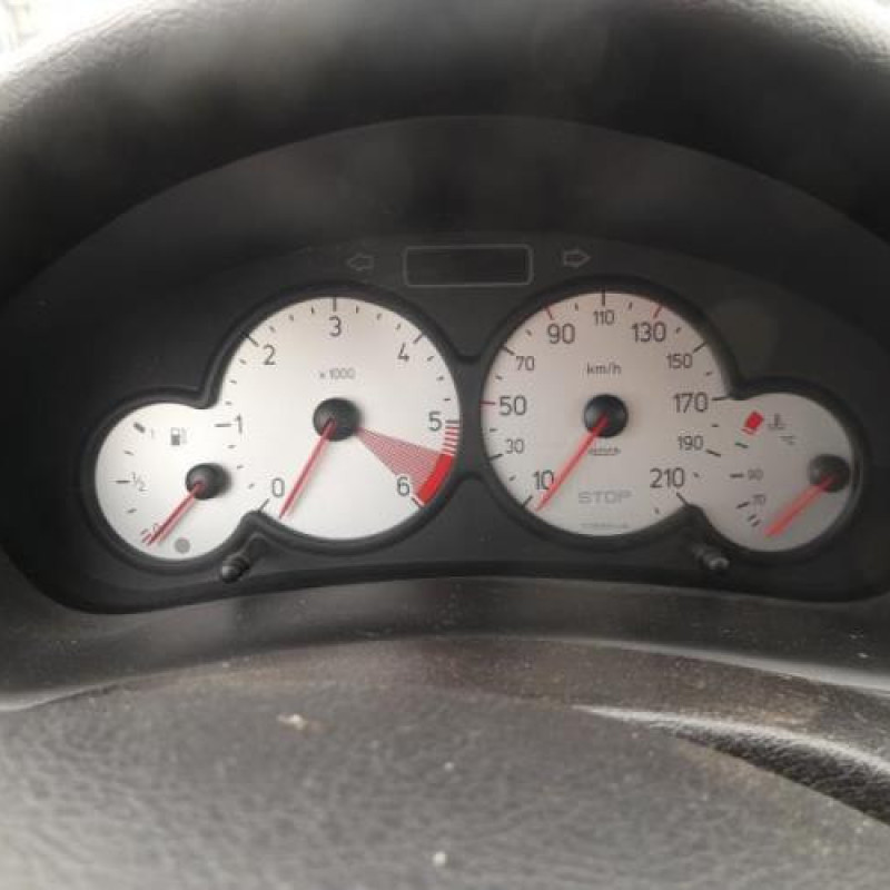 Pretensionneur de ceinture avant droit PEUGEOT 206 Photo n°9