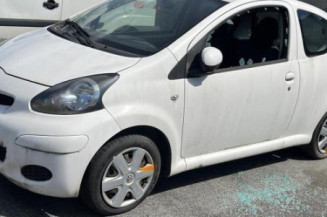 Pretensionneur de ceinture avant droit TOYOTA AYGO 1