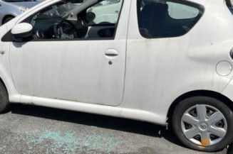 Pretensionneur de ceinture avant droit TOYOTA AYGO 1
