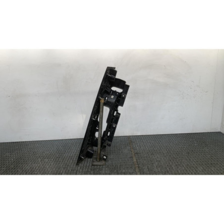 Enjoliveur de feu arriere droit RENAULT TRAFIC 3 COURT
