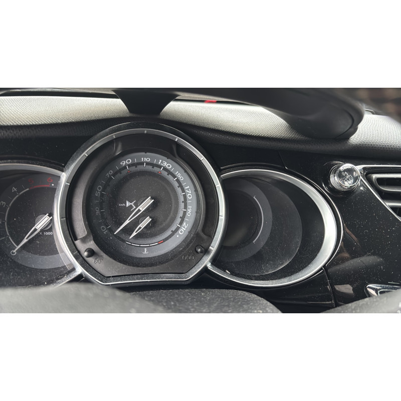 Bouton de warning CITROEN DS3 Photo n°18