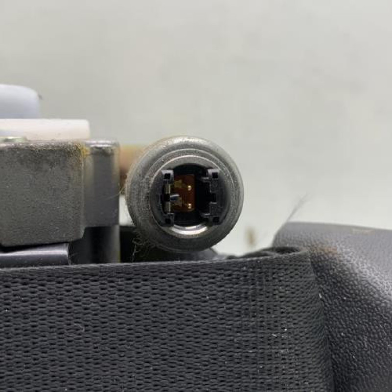 Pretensionneur de ceinture avant droit TOYOTA AVENSIS 2 Photo n°3
