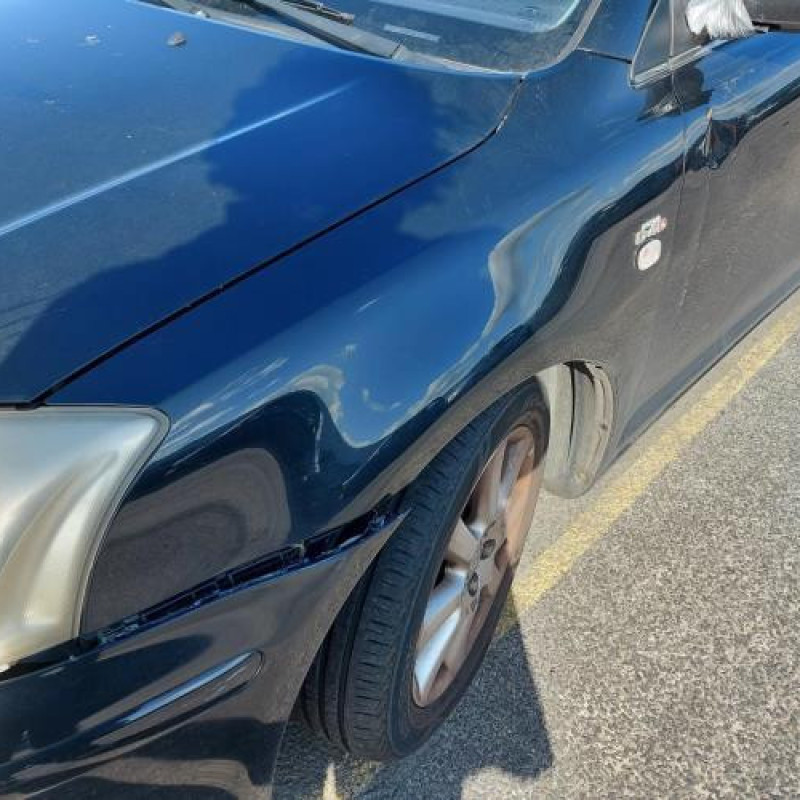 Pretensionneur de ceinture avant droit TOYOTA AVENSIS 2 Photo n°9