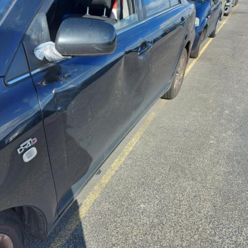 Pretensionneur de ceinture avant droit TOYOTA AVENSIS 2 Photo n°10