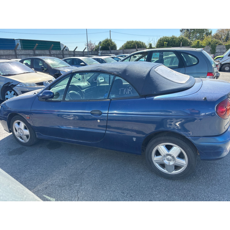 Malle/Hayon arriere RENAULT MEGANE 1 Photo n°10