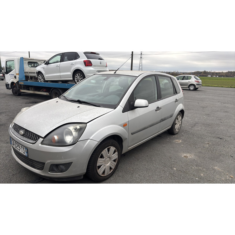 Vitre arriere gauche FORD FIESTA 5 Photo n°9