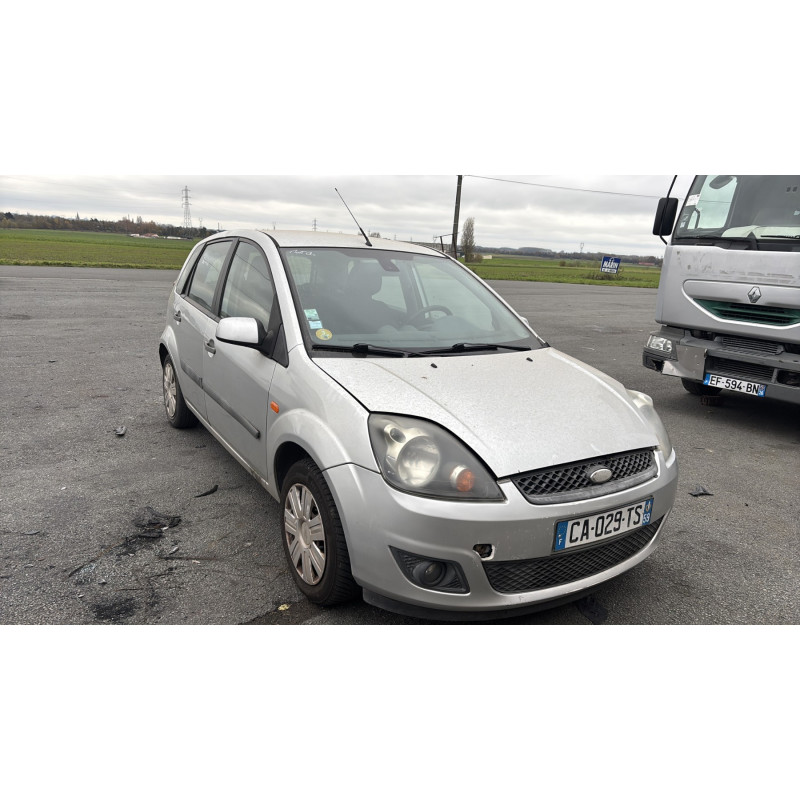 Vitre arriere gauche FORD FIESTA 5 Photo n°10