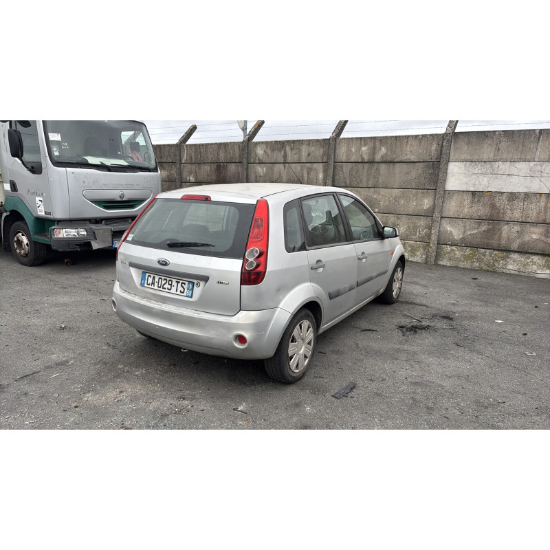 Vitre arriere gauche FORD FIESTA 5 Photo n°11