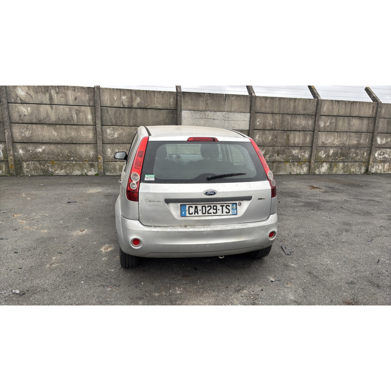 Vitre arriere gauche FORD FIESTA 5 Photo n°13