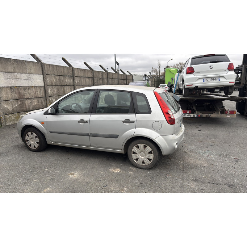 Vitre arriere gauche FORD FIESTA 5 Photo n°14