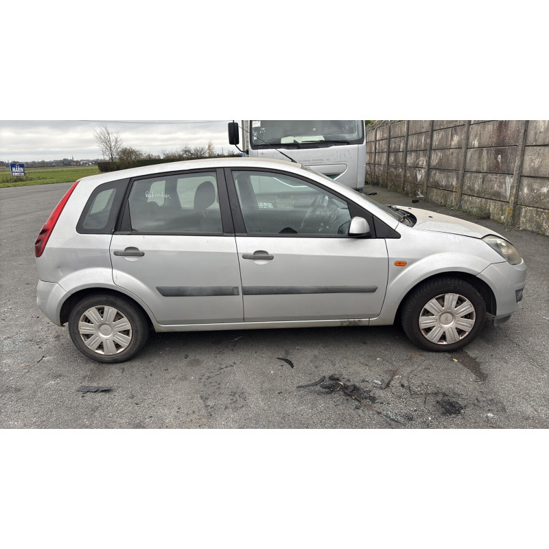 Vitre arriere gauche FORD FIESTA 5 Photo n°15