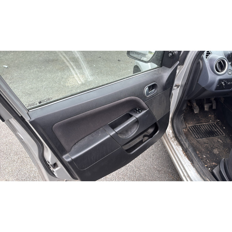 Vitre arriere gauche FORD FIESTA 5 Photo n°17