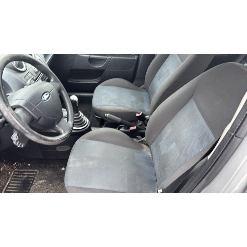 Vitre arriere gauche FORD FIESTA 5 Photo n°19