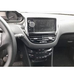 Pare boue avant droit PEUGEOT 208 1