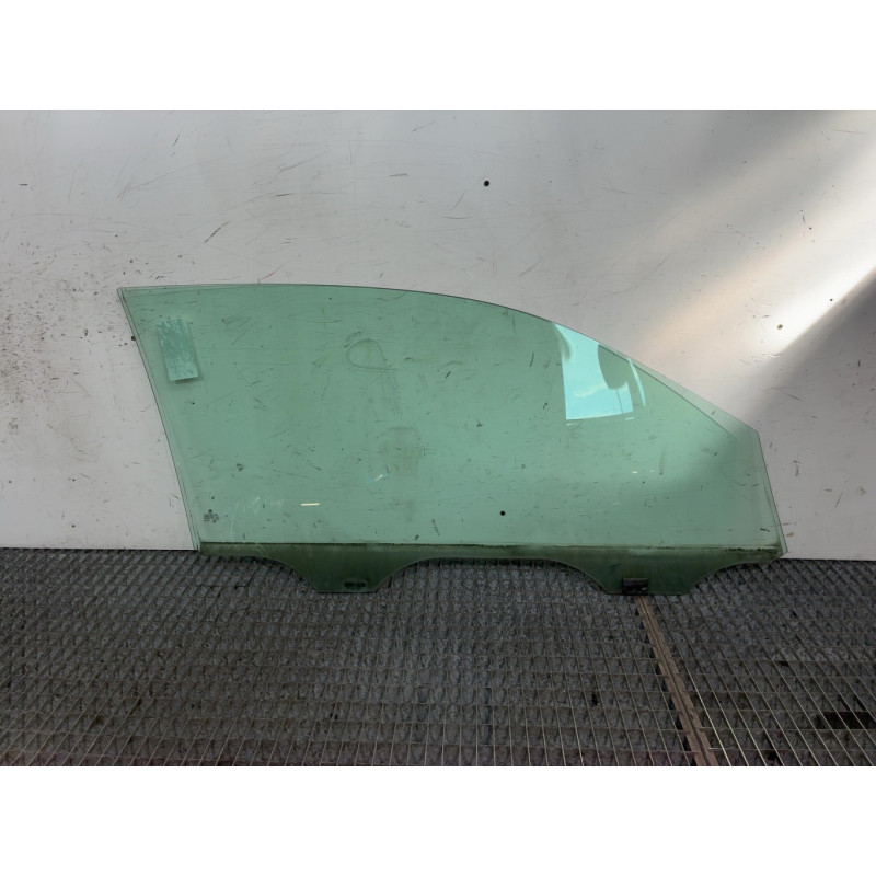Vitre avant gauche VOLKSWAGEN POLO 4 Photo n°4