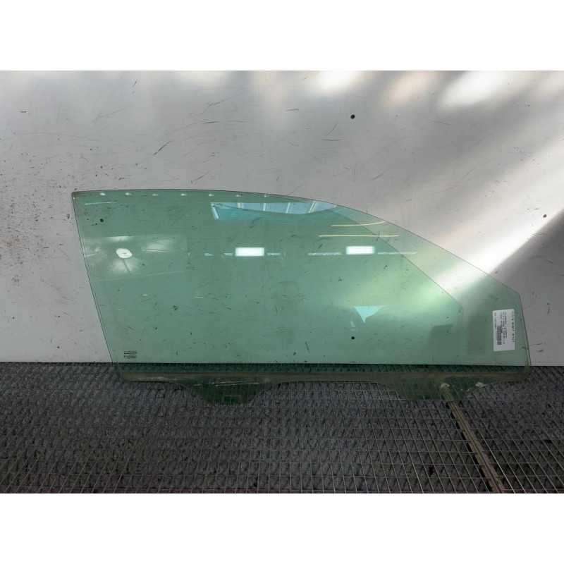 Vitre avant droit VOLKSWAGEN POLO 4 Photo n°1