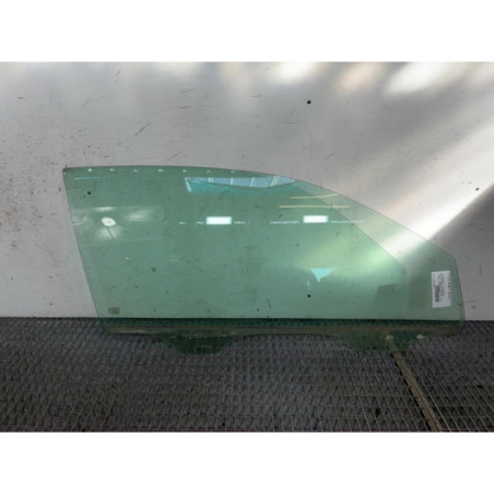 Vitre avant droit VOLKSWAGEN POLO 4 Photo n°1