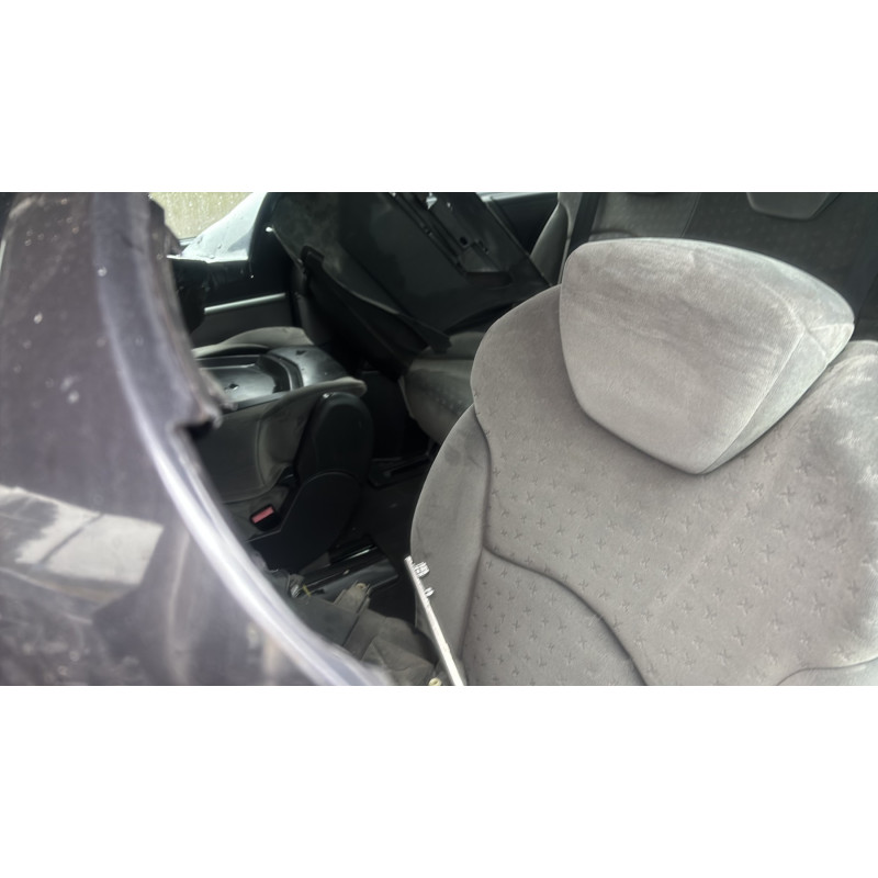Attache ceinture avant gauche PEUGEOT 807 Photo n°16