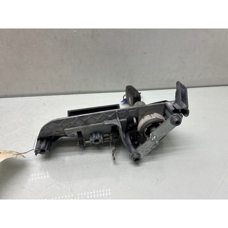 Poignee porte coffre gauche VOLKSWAGEN CADDY 3 Photo n°1