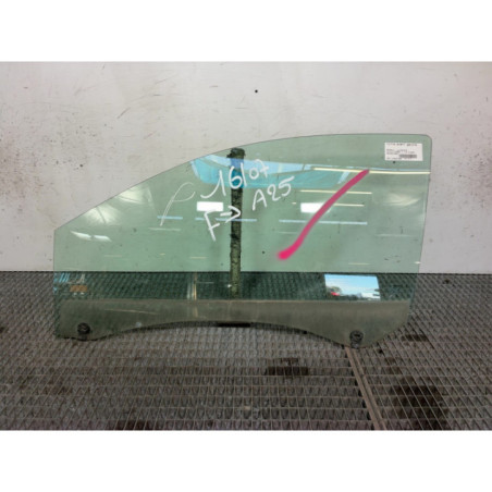 Vitre avant gauche RENAULT CLIO 3 Photo n°1