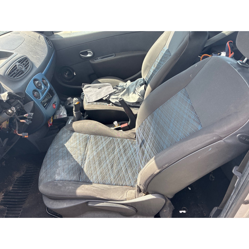 Vitre avant gauche RENAULT CLIO 3 Photo n°15