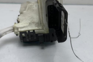 Serrure avant droit PEUGEOT 3008 1