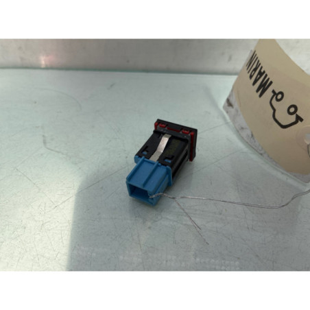 Bouton de warning VOLKSWAGEN POLO 5 Photo n°1
