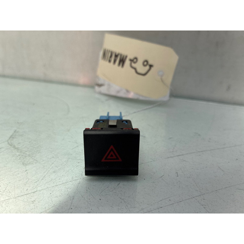 Bouton de warning VOLKSWAGEN POLO 5 Photo n°6