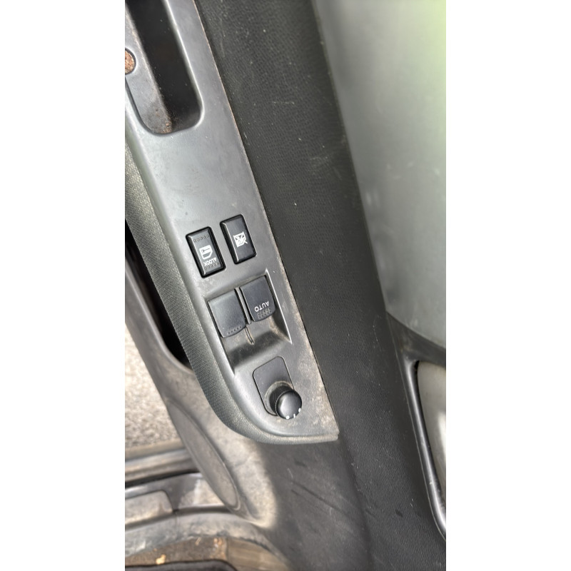 Interrupteur de leve vitre avant gauche SUZUKI SWIFT 3 Photo n°14