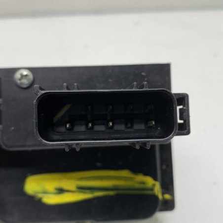 Serrure avant droit FORD FIESTA 5