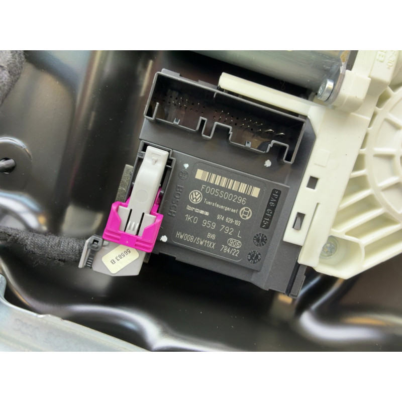 Leve vitre electrique avant droit VOLKSWAGEN PASSAT 5 Photo n°3