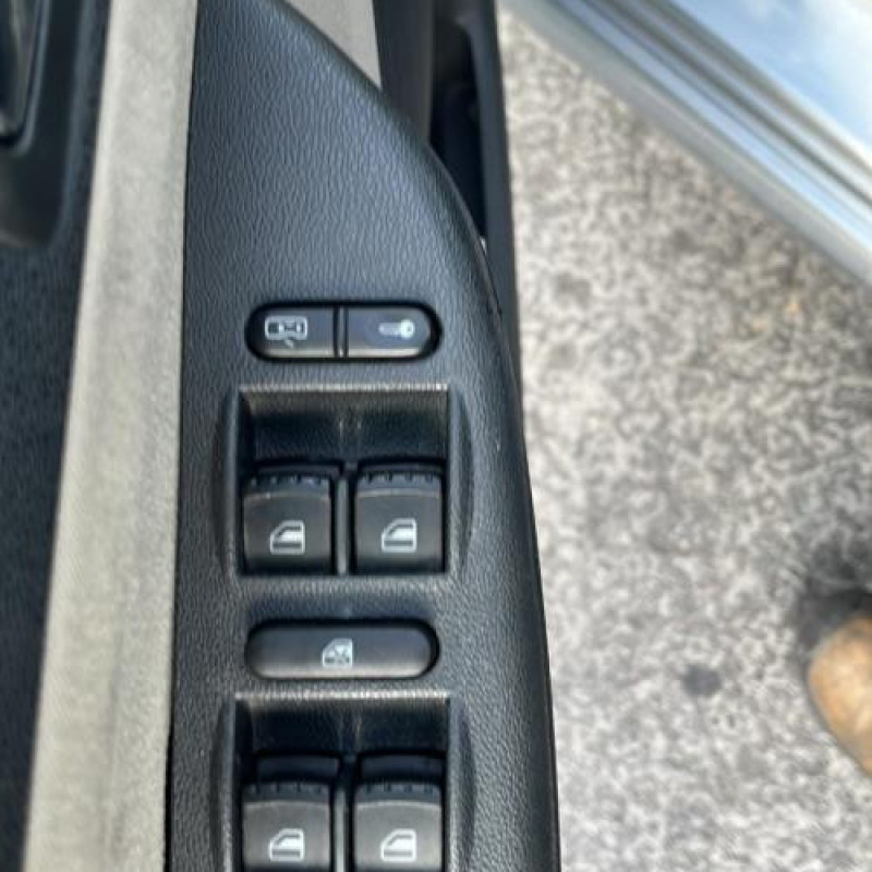 Pretensionneur de ceinture avant droit SKODA FABIA 1 Photo n°12
