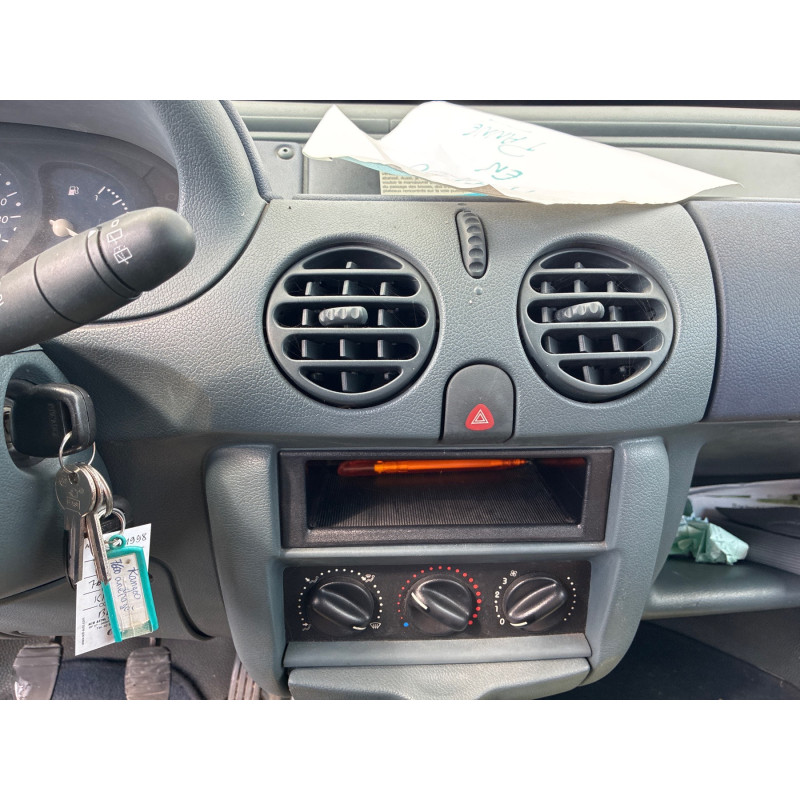 RENAULT KANGOO 1 PHASE 1 1.4i - 8V Photo n°17