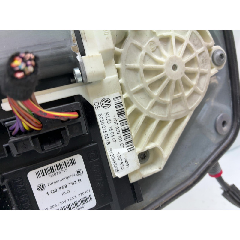Leve vitre electrique avant gauche VOLKSWAGEN EOS Photo n°6