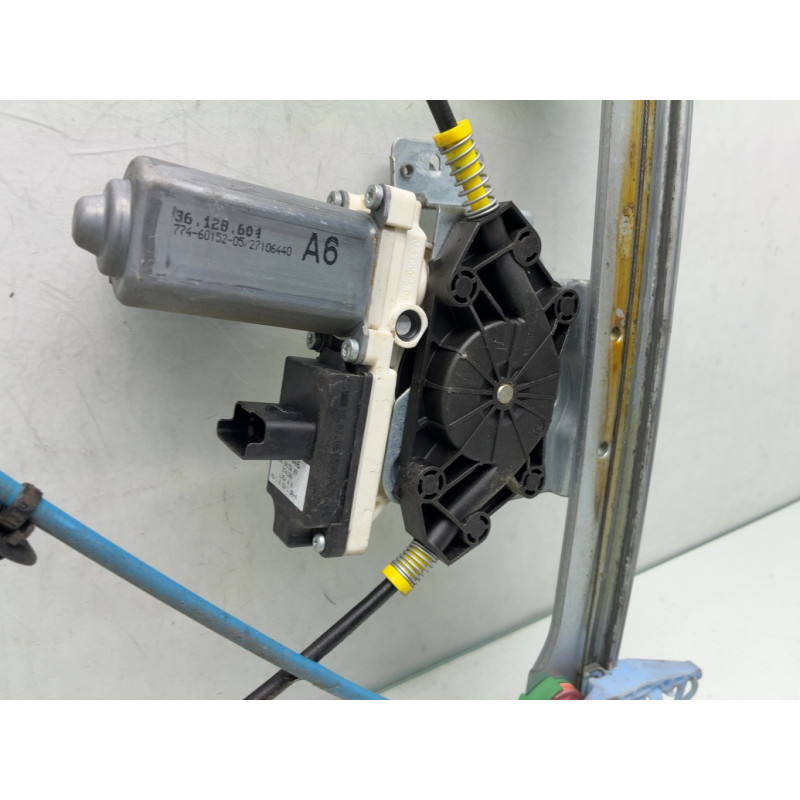 Leve vitre electrique avant gauche CITROEN C2 Photo n°4
